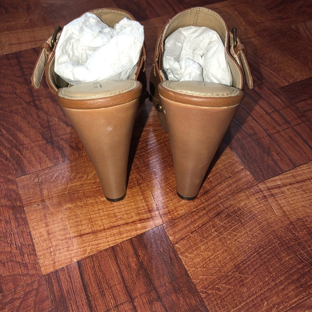 Shoes - Picture 4 of 4